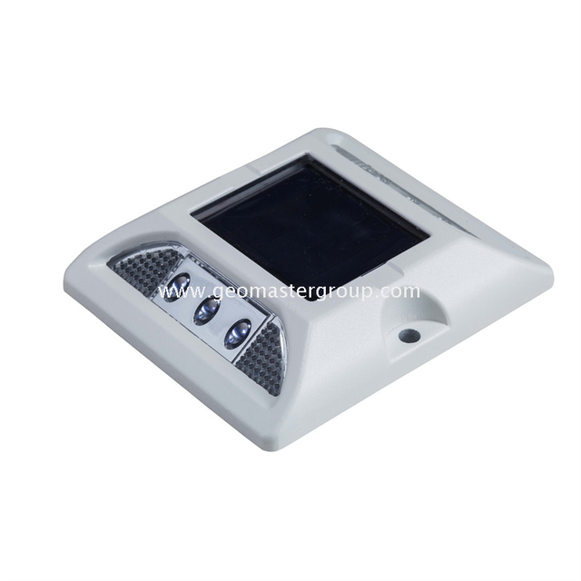 Stud de carretera solar