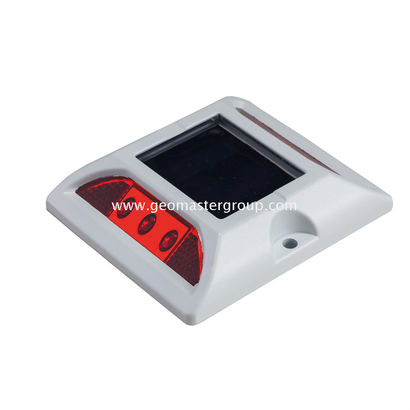 Stud de carretera solar