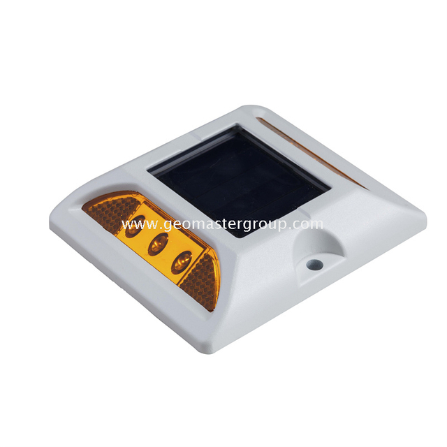 Stud de carretera solar