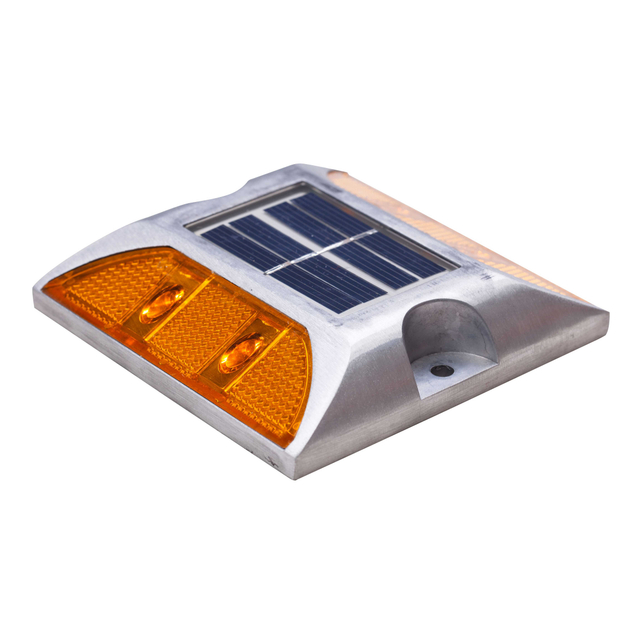 Perno solar de carretera